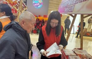 平安产险陕西分公司走进社区开展“春节小庙会”活动缩略图